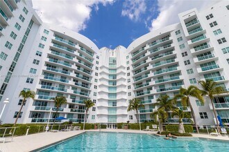 Building Photo - 7900 Harbor Island Dr
