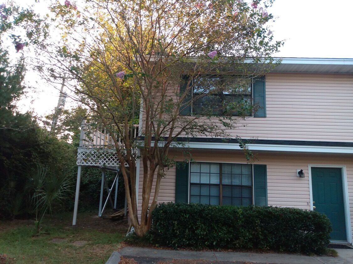 End Unit Townhouse with Sundeck - 715 67th Ave N