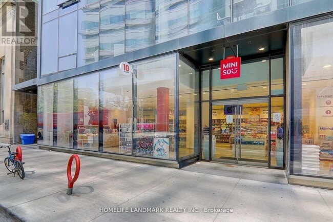 Building Photo - 215 Queen St W