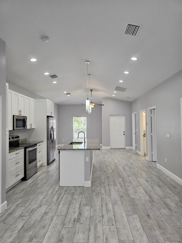 Primary Photo - 1558 W 26th Ct