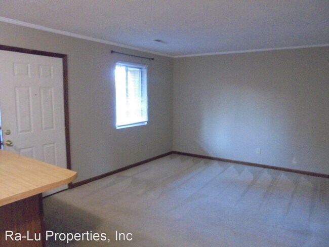 Building Photo - 112 Pineview Dr