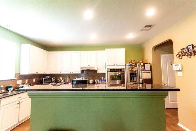 Foto del edificio - 2207 Howry Dr