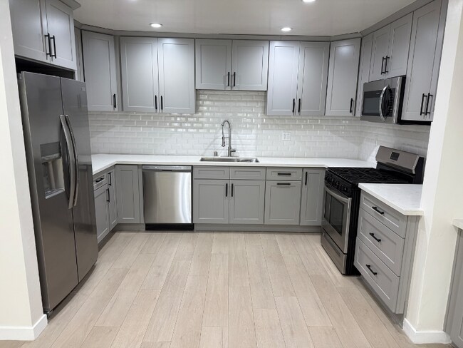 Building Photo - 711 Westmount Dr