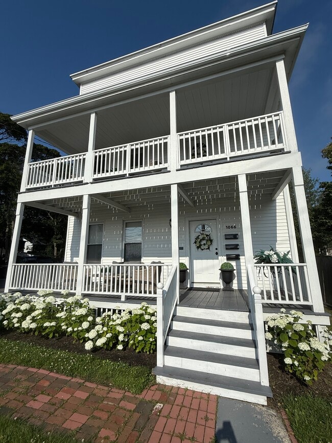 Building Photo - 1066 Forest Ave