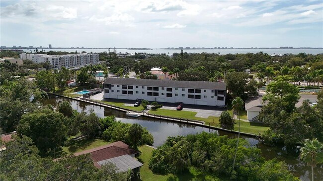 Foto del edificio - 2124 N Tamiami Trl
