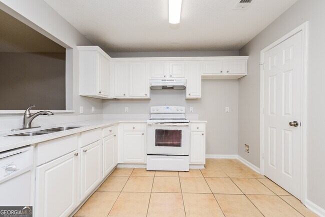 Foto del edificio - 3667 Sapphire Ct