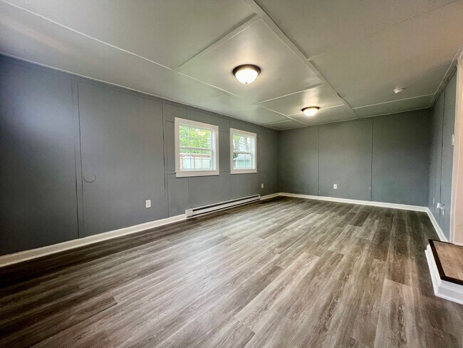 Building Photo - 3 Bed/ 2 Bath in Bunker Hill
