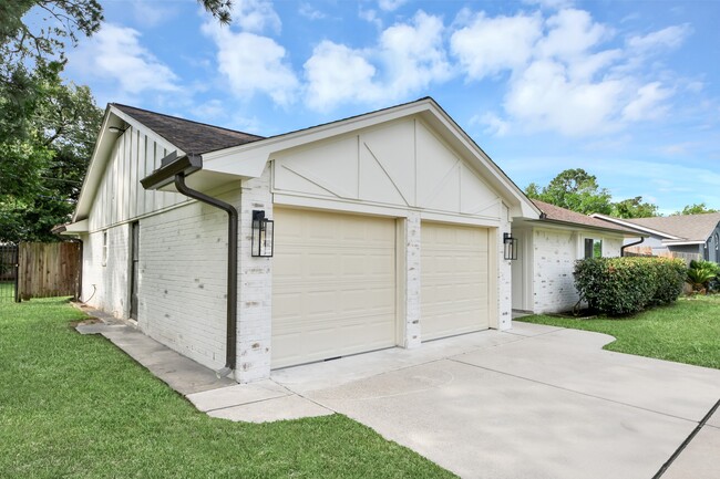 Building Photo - 7403 Shady Arbor Ln