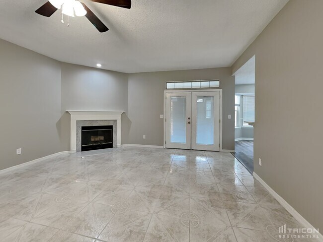 Foto del edificio - 8911 Country Bend Cir N