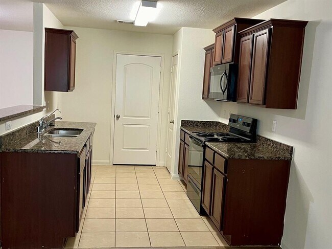 Building Photo - 1615 Pink Stone Dr