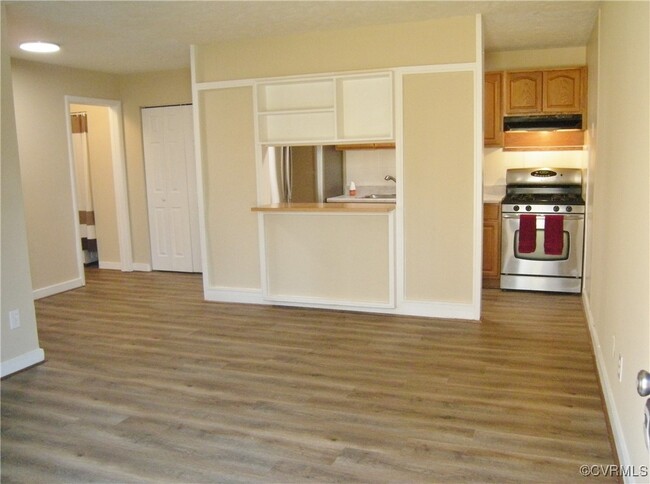 Foto del edificio - 5226 Castlewood Rd