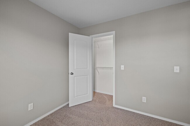Foto del edificio - 5468 Yew St W