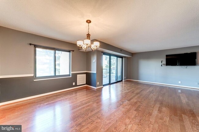 Building Photo - 203 Yoakum Pkwy