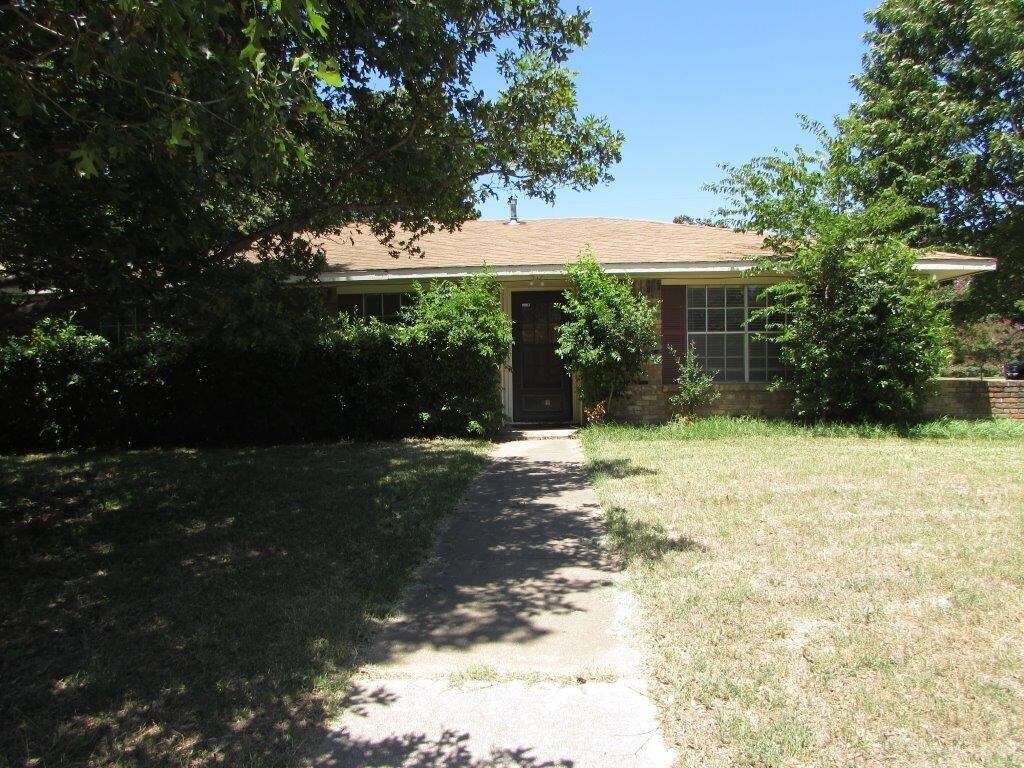 Primary Photo - 2201 Indian Creek Dr