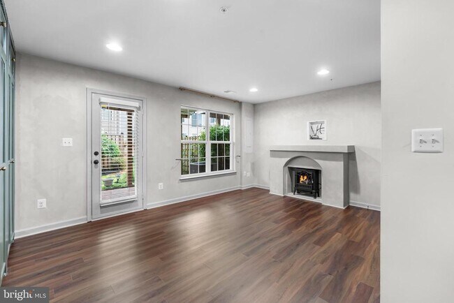 Foto del edificio - 5957 Whelan Ln