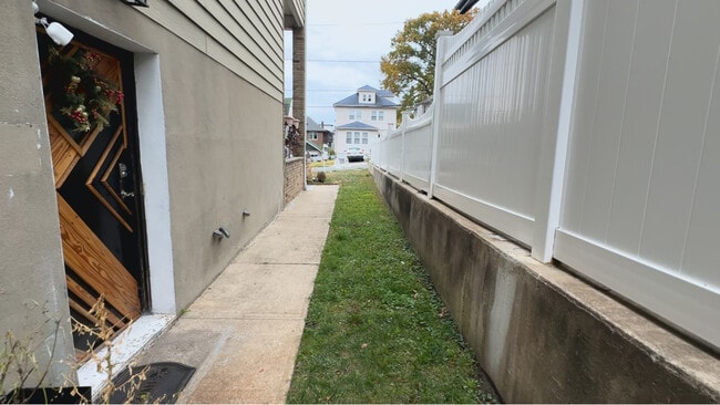 Private Side Entrance - 239 Morningside Ave