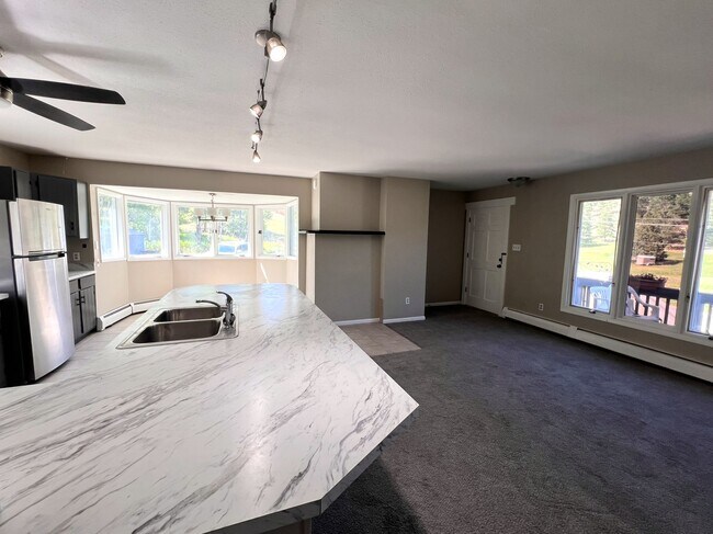 Foto del edificio - 836 Sleepy Hollow Dr