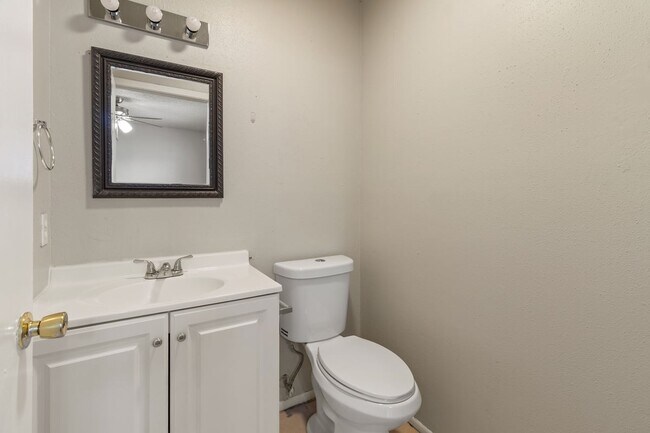 Building Photo - 6618 Swiss Oaks Dr