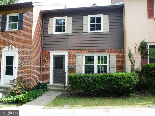 Building Photo - 577 E St Andrews Dr