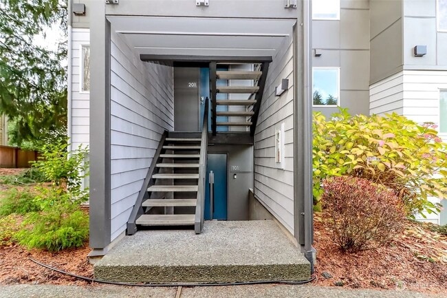 Foto del edificio - Lovely 2-Bedroom End Unit Condo in Cedarwo...