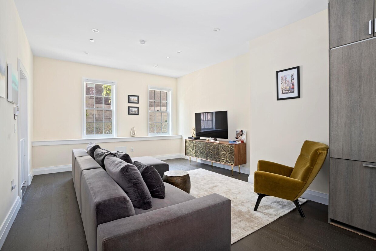 96 Barrow St, New York, NY 10014 House Rental in New York, NY