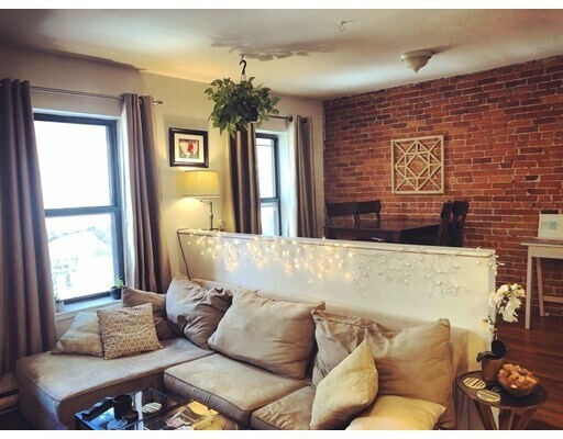 Building Photo - 18 Milford St