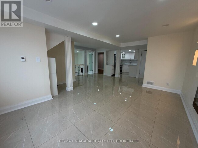 Building Photo - 42 Hemlock St