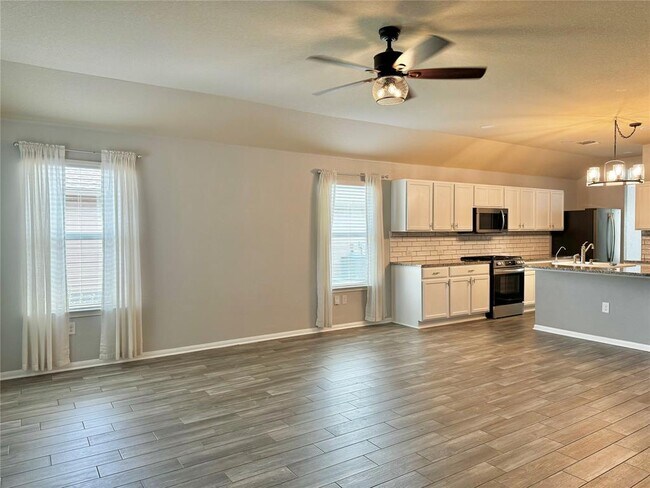 Building Photo - 715 Luna Vista Dr
