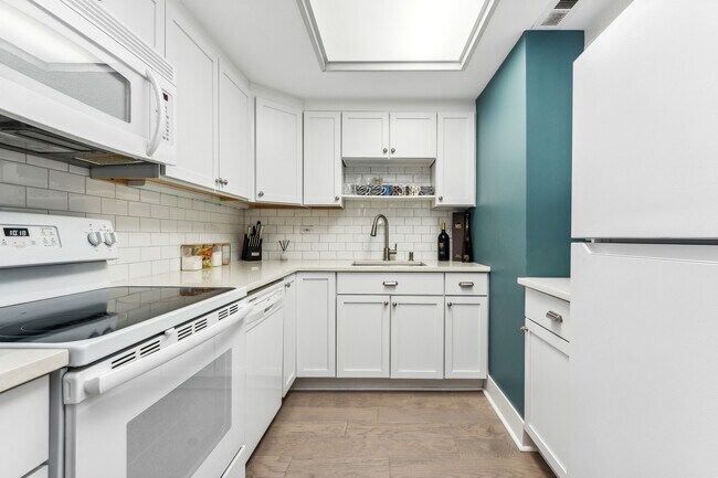 Foto del edificio - 40 E Delaware Pl