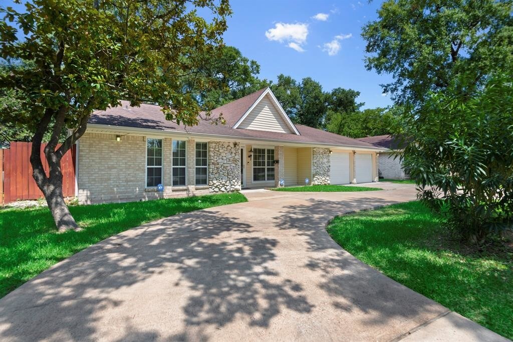 Foto principal - 14419 Woodforest Blvd