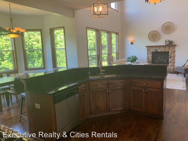 Foto del edificio - 6 br, 4 bath House - 6086 Summit Curve S