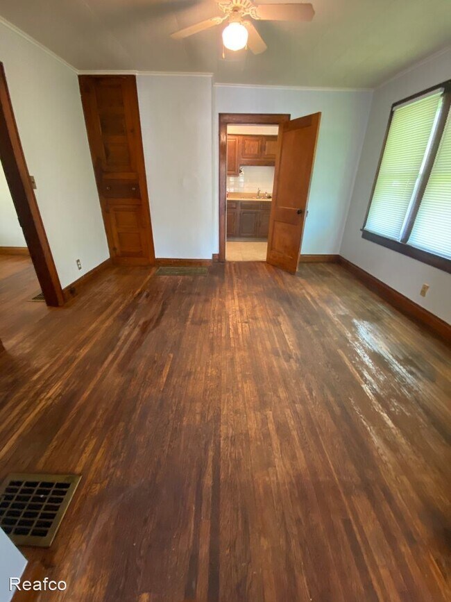 Building Photo - 2 br, 1 bath House - 2208 Springmont Ave