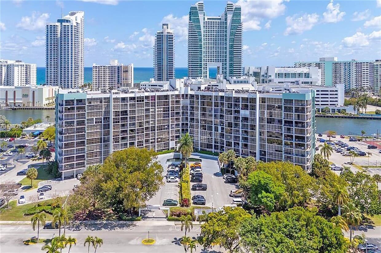 Foto principal - 400 Leslie Dr