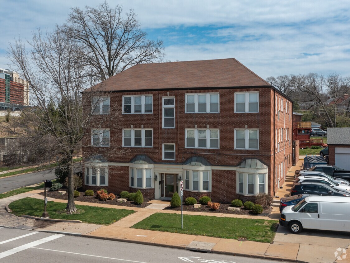 Primary Photo - 402 S Brentwood Blvd
