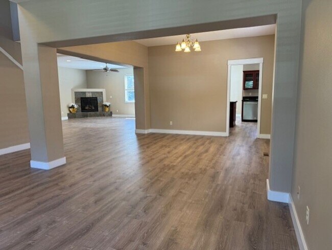 Foto del edificio - Large Home SW Bend