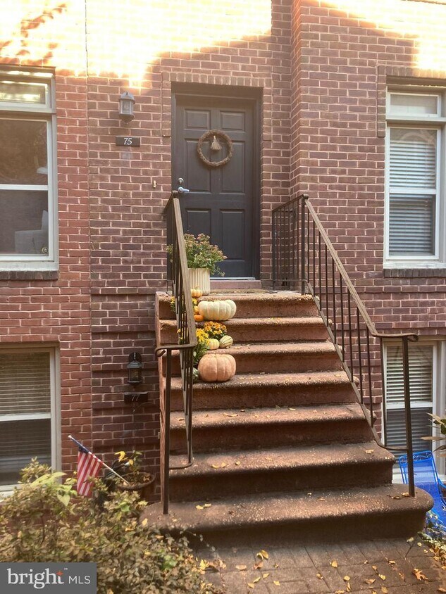 Primary Photo - 75 14th St NE