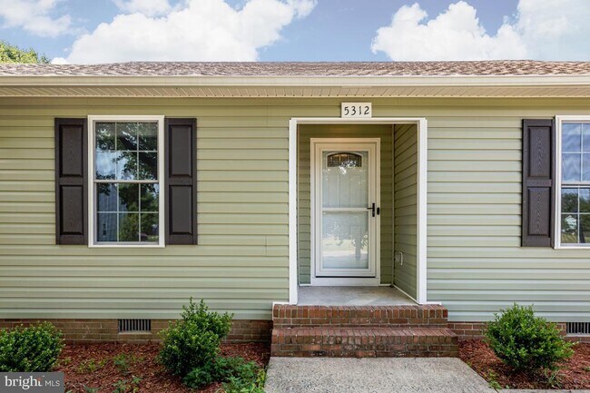 Building Photo - 5312 Greentree Dr