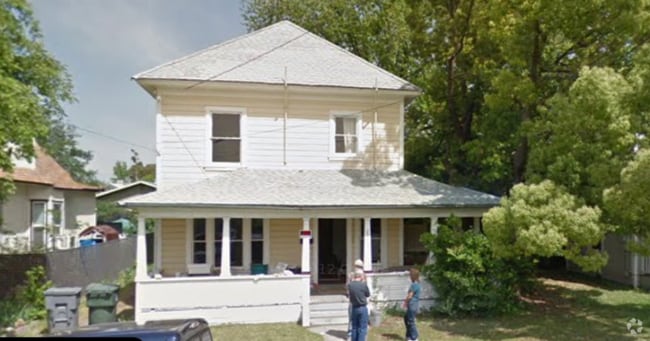 Building Photo - 2074 Wilcox Ave