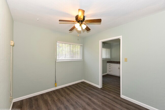 Building Photo - 2895 California Ave SFH - Freestanding