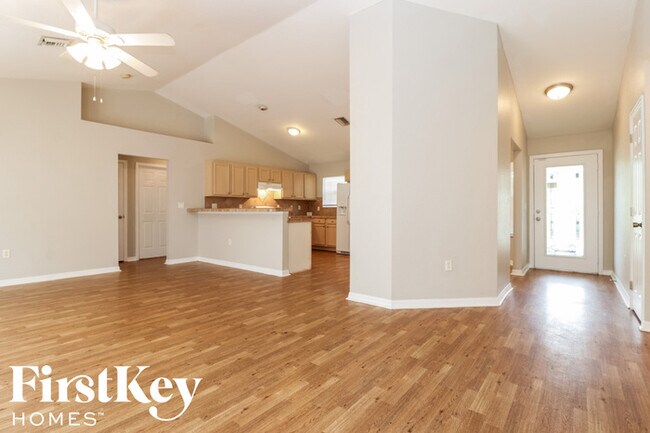 Building Photo - 324 Lillon Ave S