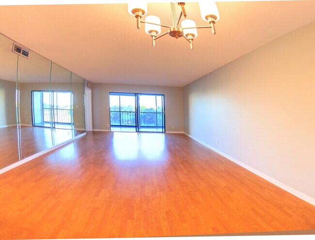 Foto del edificio - 7076 Huntington Ln