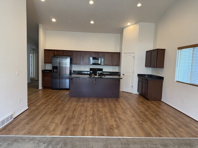 Building Photo - 149 E 460 N