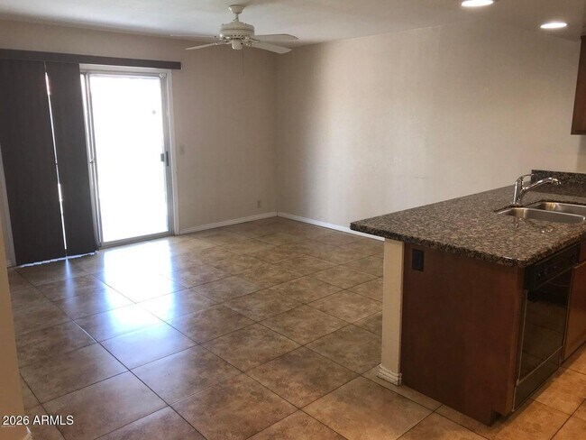 Foto del edificio - 18223 N 16th Pl