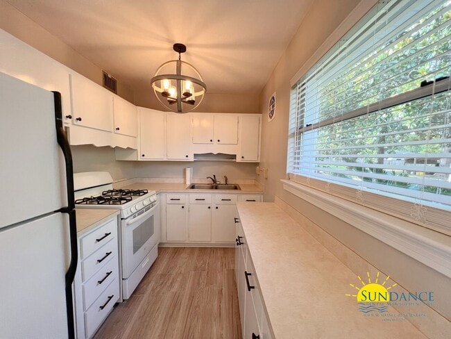 Building Photo - Location Location Location, beautiful 3 bedroom!