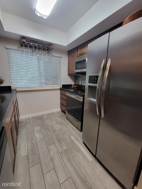 Foto del edificio - 5764 Waterbury Way
