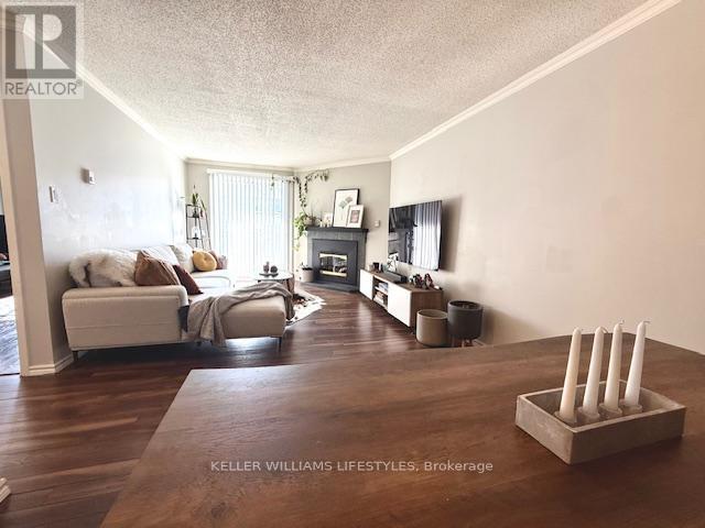 Building Photo - 731 Deveron Crescent