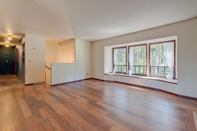 Building Photo - 1638 Fern Pl