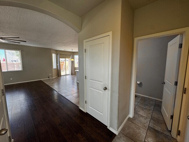 Foto del edificio - 8901 Eagle Hills Dr NW