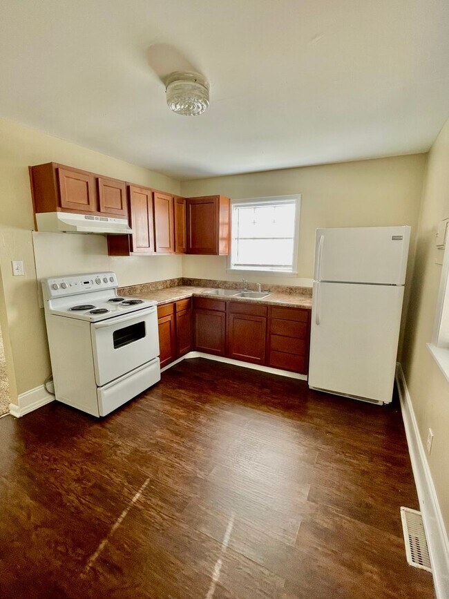 Building Photo - Lovely 3 bedroom 1.5 bath home in South Ch...