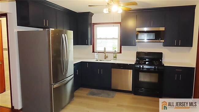 Foto del edificio - 649 Inman Ave